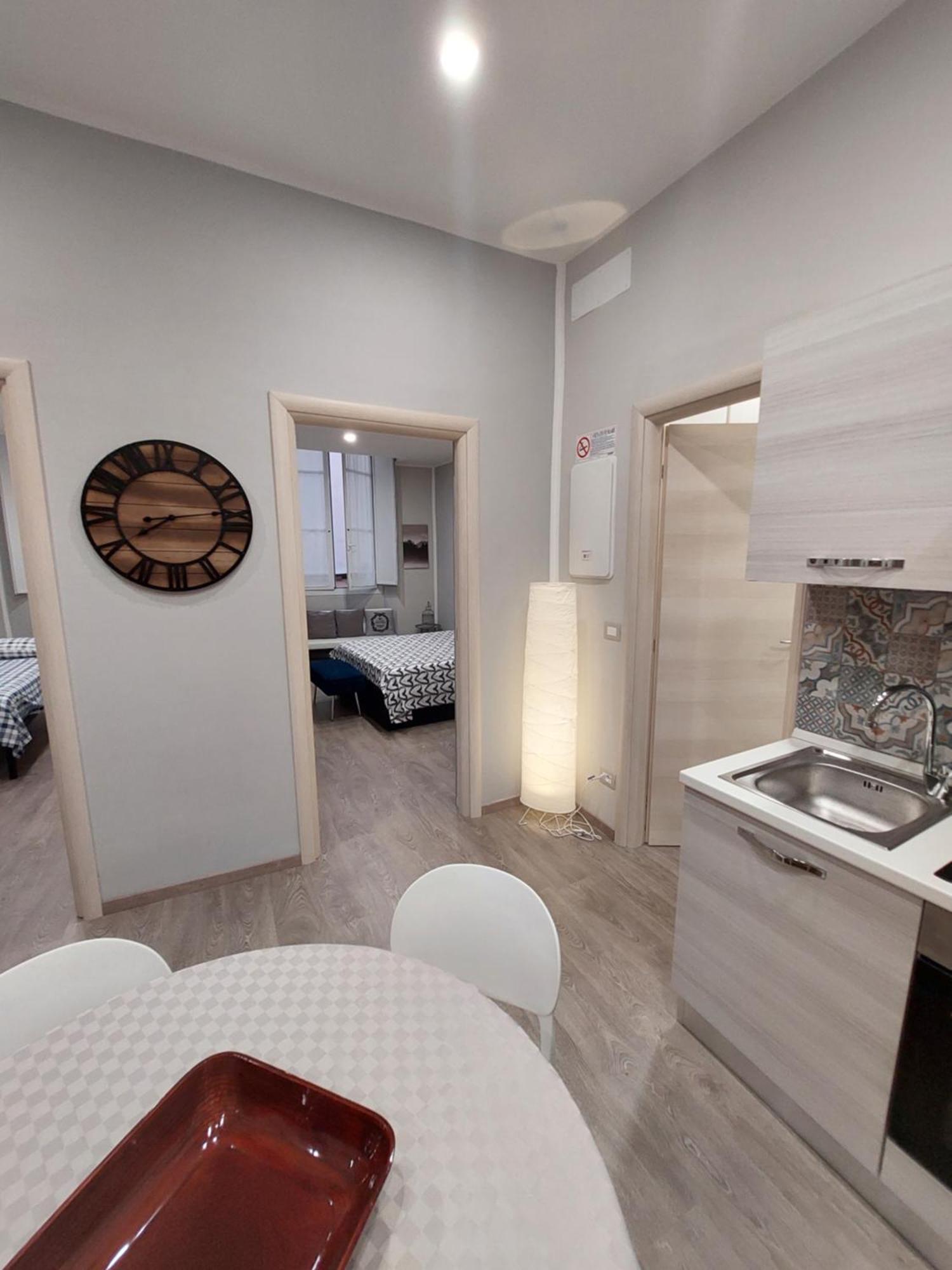 Appartamento Piazzetta La Maddalena Savona Luaran gambar