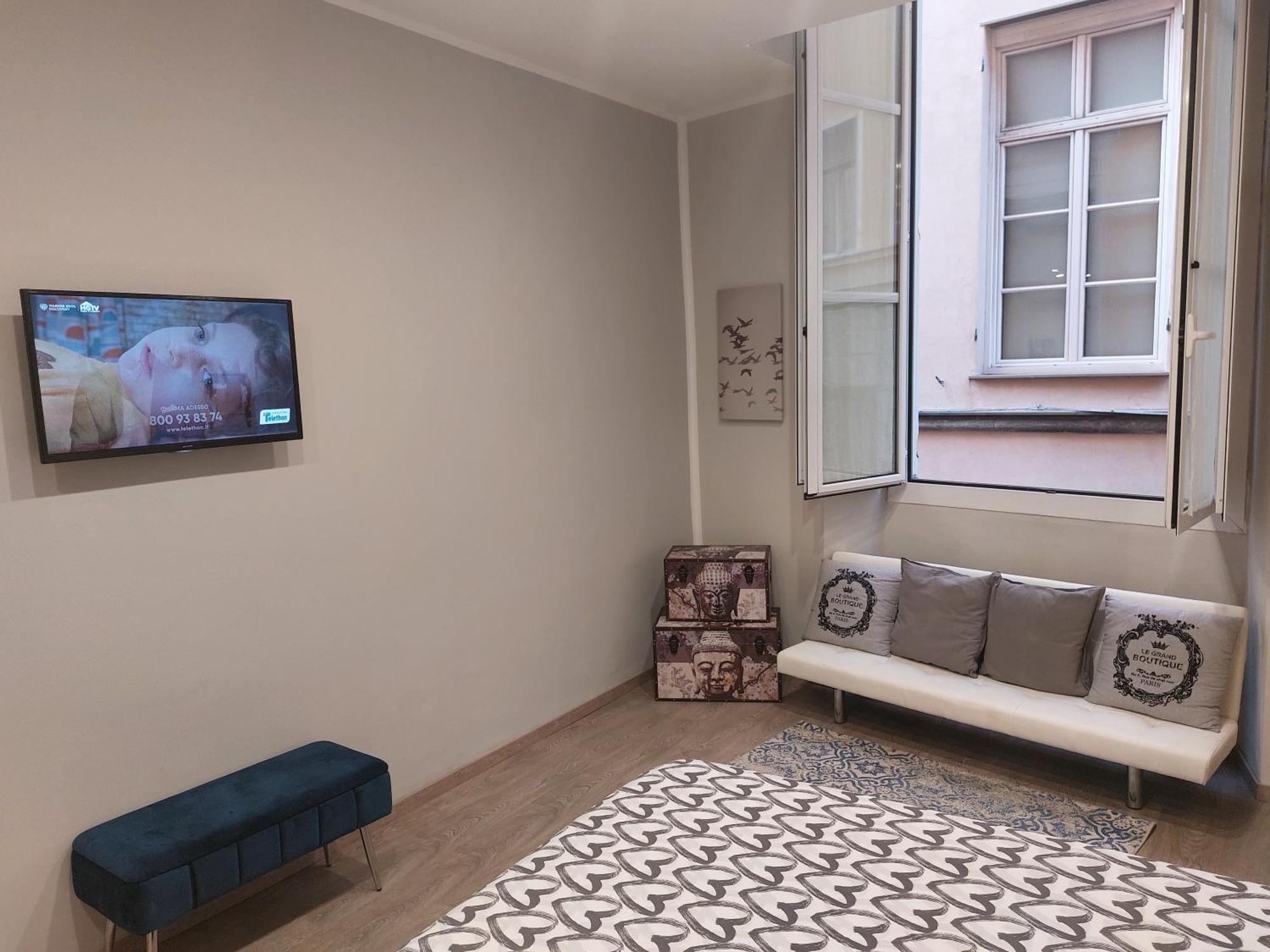 Appartamento Piazzetta La Maddalena Savona Luaran gambar