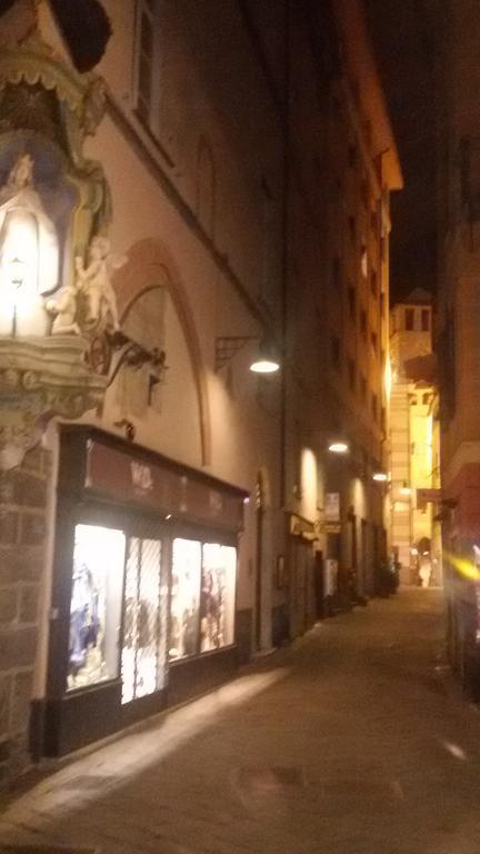 Appartamento Piazzetta La Maddalena Savona Luaran gambar