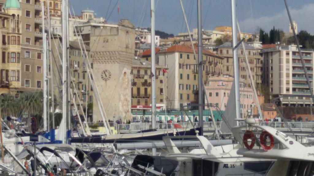 Appartamento Piazzetta La Maddalena Savona Luaran gambar